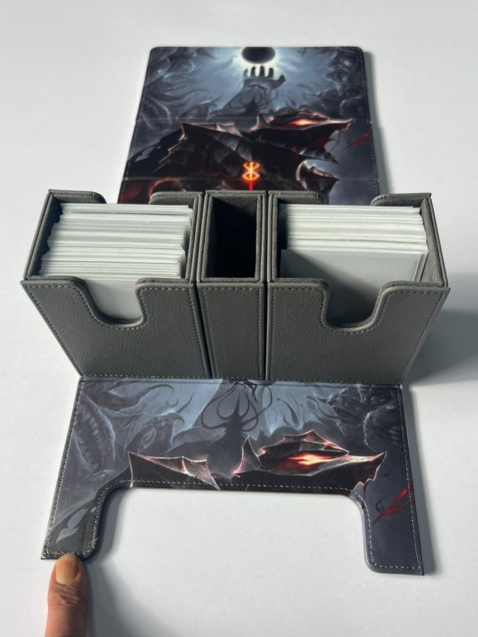 The Struggler: Dueling Guard Elite Deckbox
